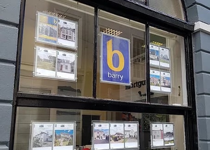 Barrys-LED-Window-Display